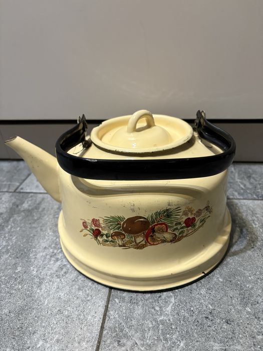 Продам эмалированные чайники