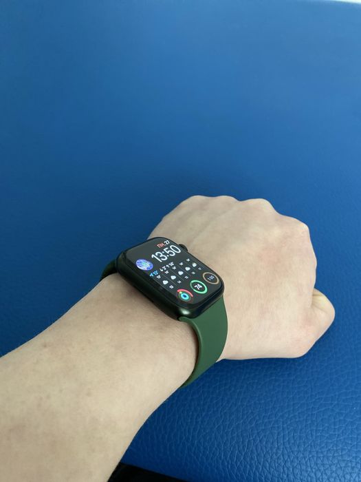 Продам Apple Watch 7-45 mm