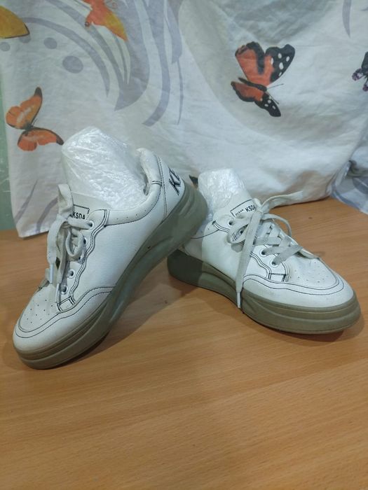 Продам красовки 36 и 38р.