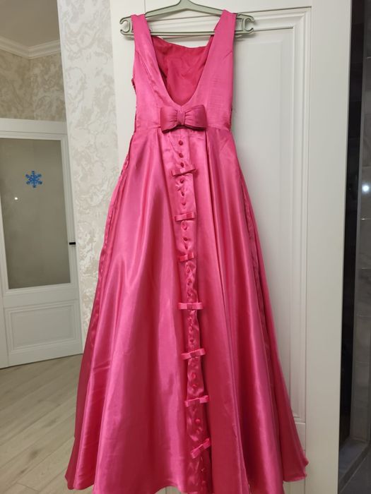 Платье вечернее, одевалось только один раз