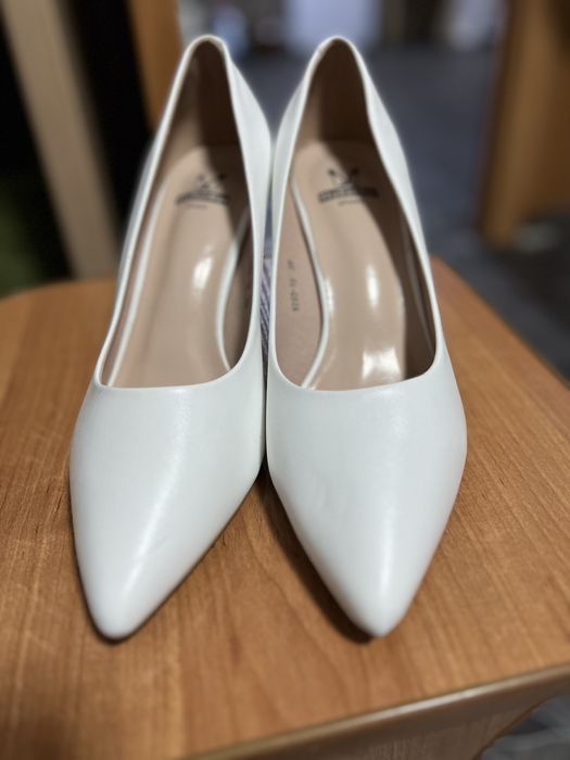 Туфли белые классические