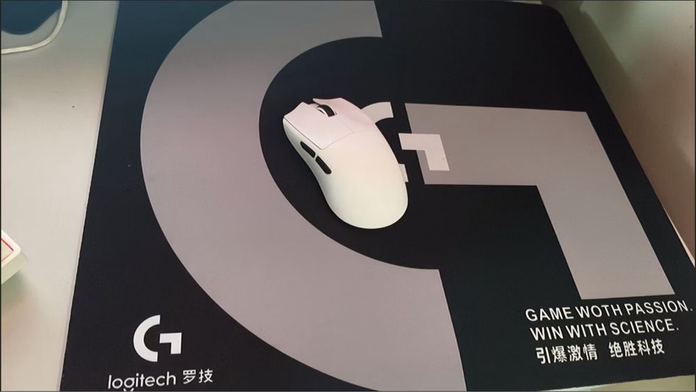 Продам новые игровые коврики для мыши Logitech