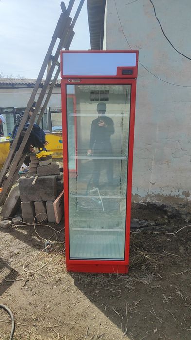 Продам витринный холодильник