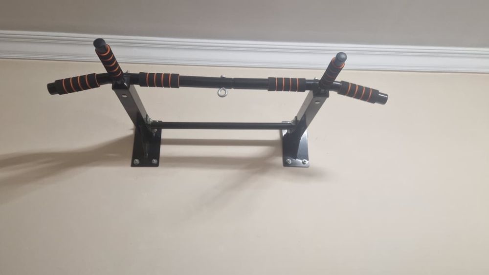 Турник настенный