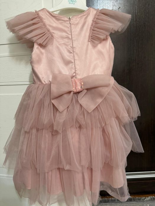 Платья праздничные