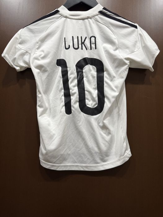 Продавам детски тениски на Партизан Белград и Ювентус