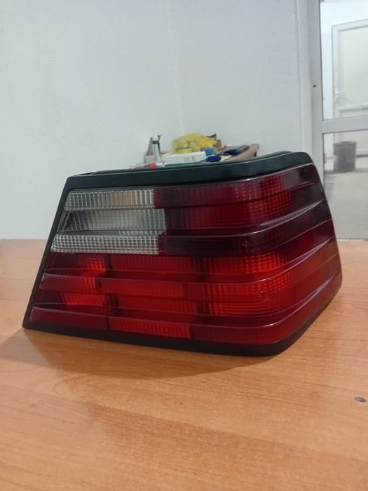 Задний фонарь HELLA w 124