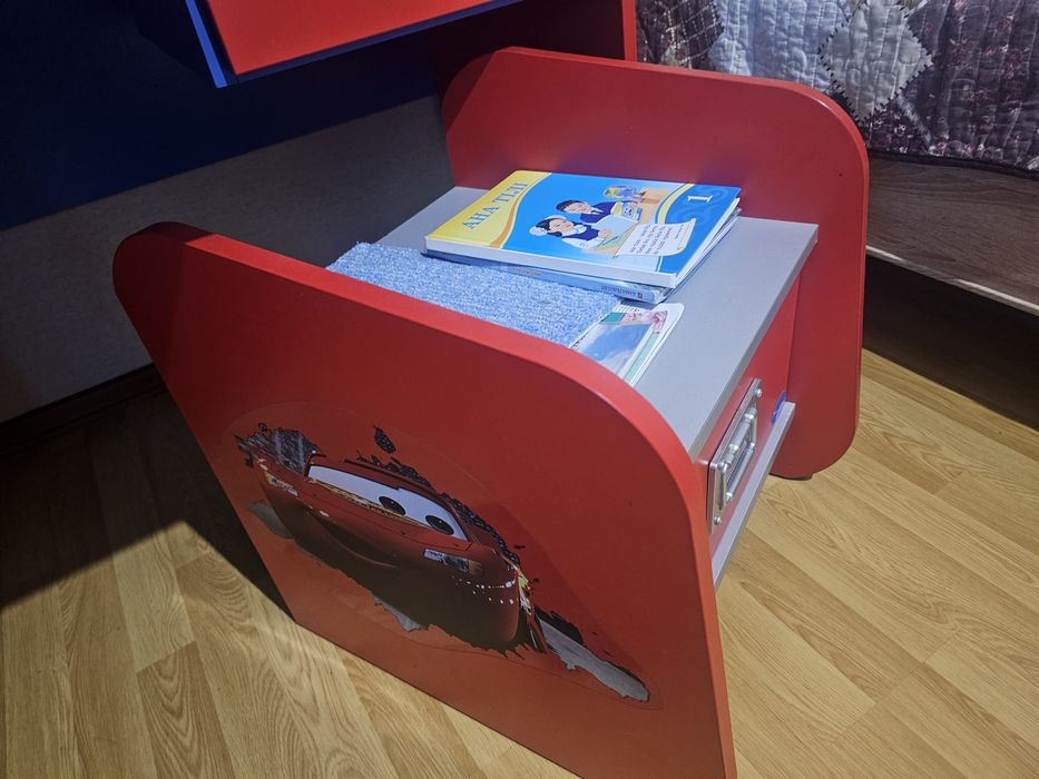 Стол компьютерный детский