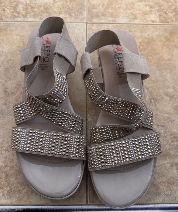 Сандали на платформа