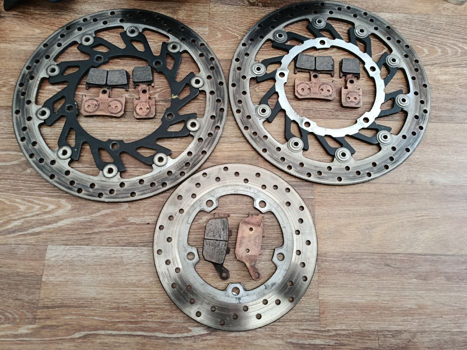 Части за Yamaha R1, ауспуси, дискове, накладки