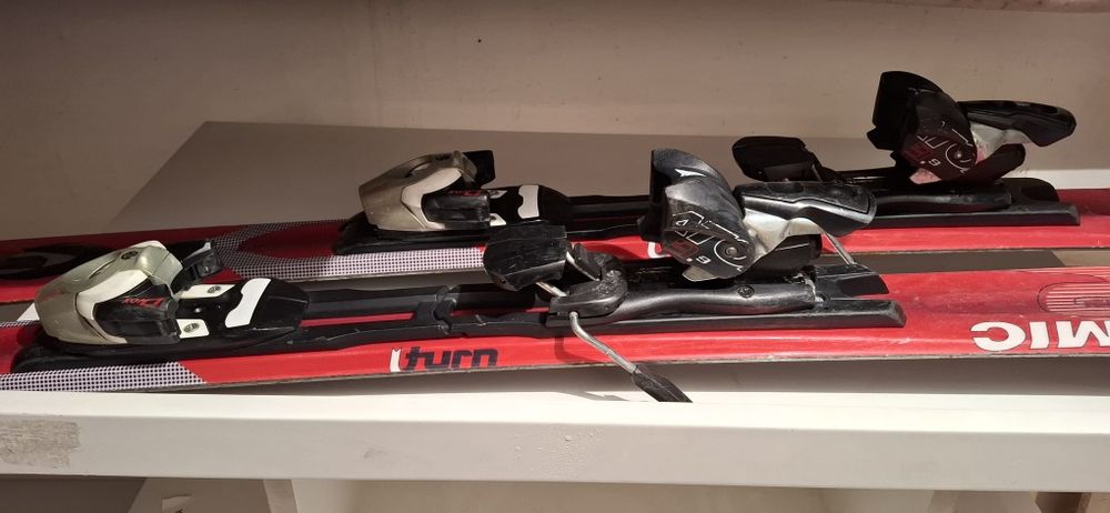 Schiuri Atomic Ski 145cm, Radius 12