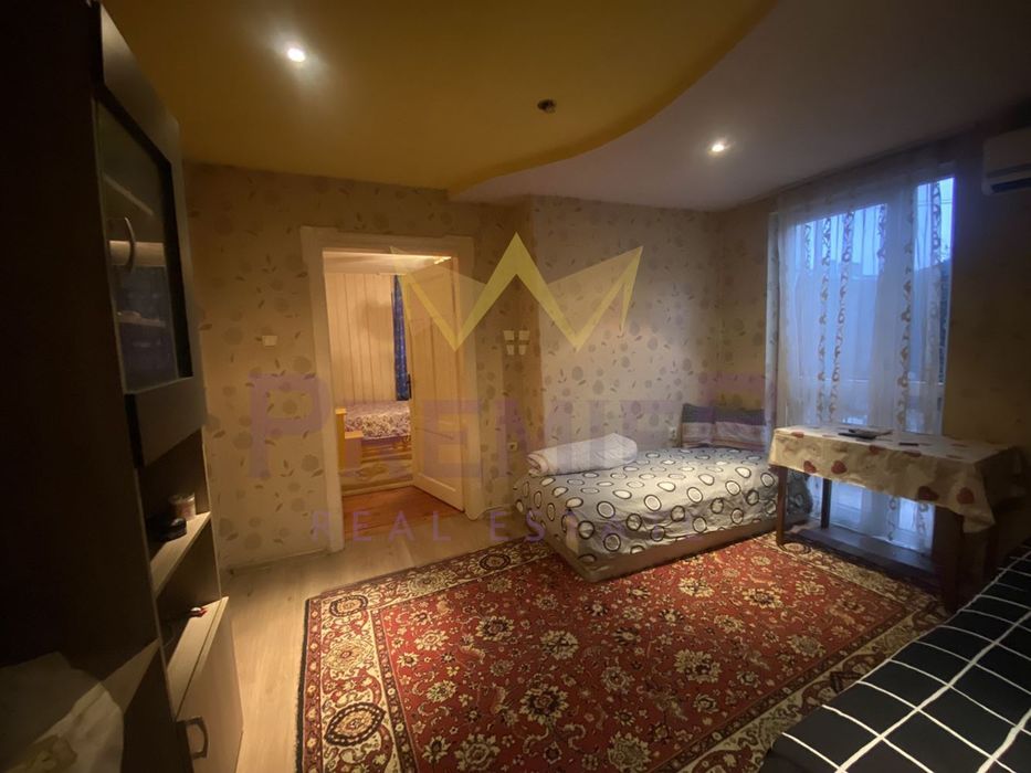 Продава се Двустаен апартамент в София, Център - 72 кв.м за 2028 €/кв.м - Снимка #1