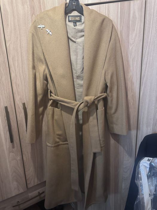 Пальто цвета кэмел