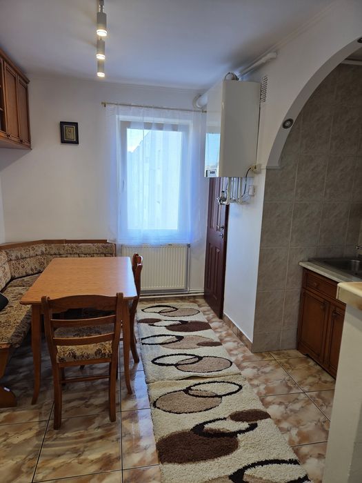 Închiriez apartament cu 3camere