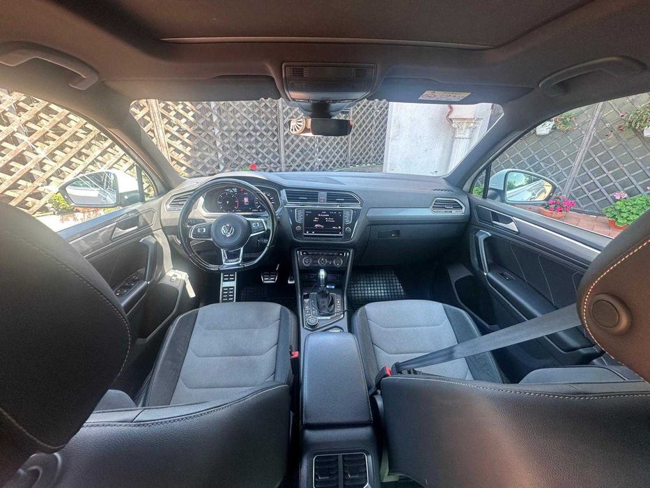 Volkswagen Tiguan R-Line 2.0D 4Motion Panorama/Digital Cockpit