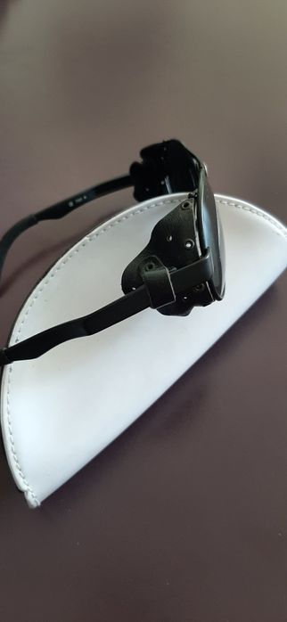 Гледчерни очила.