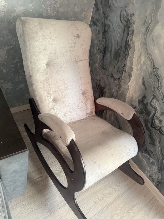 Продам кресло качалка