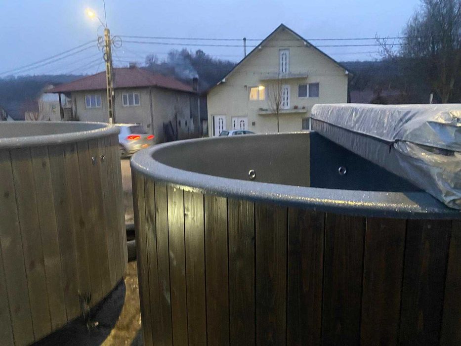 Ciubăr cu hidromasaj și sobă inox – 9–10 persoane 2,25m diametru