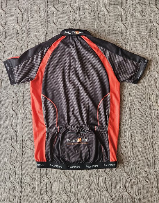 Джърси Funkier, S/М размер
Мъжко джърси за колоездене Funkier, S разме