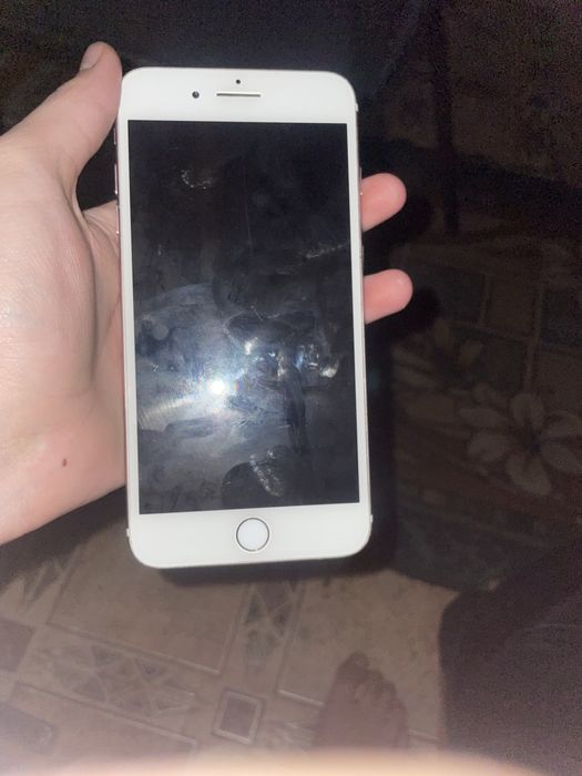 Айфон 7+ 128гб.