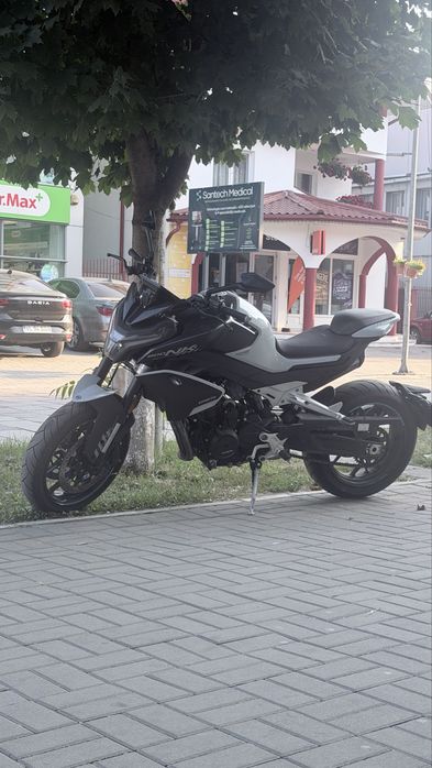 CFMOTO 800NK Advanced categoria A2 in acte