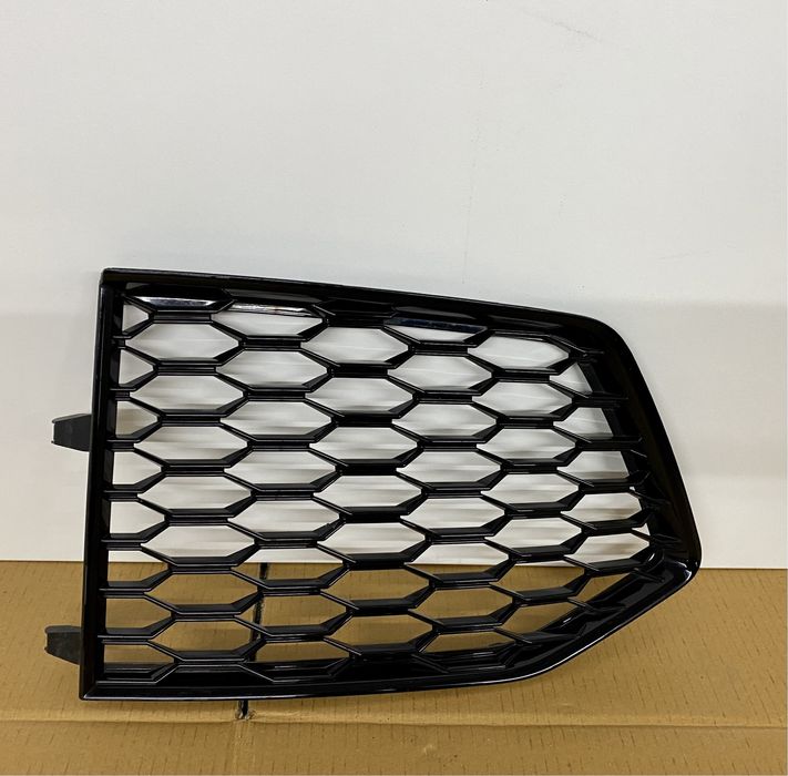 Grila de ghidare aer negru-lucioasa Audi RSQ3 8U 8U0807682M T94