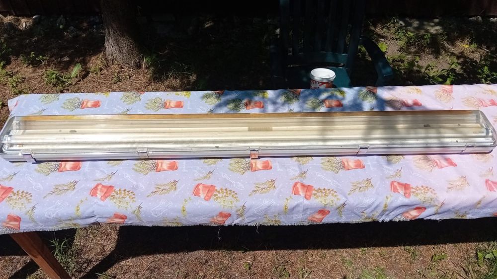 Corpuri de iluminat cu 2 tuburi neon