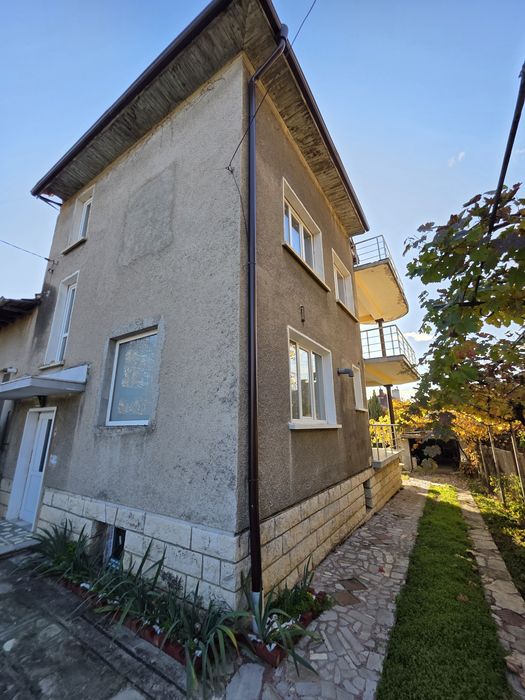 Продава се Къща в Мездра - 200 кв.м за 319 €/кв.м - Снимка #2