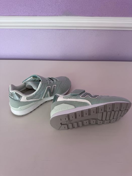 Новые детские кроссовки