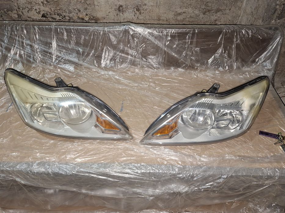 Faruri Ford Focus 2 Facelift  cu mici defecte