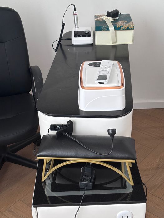 Scaun cosmetică, canapea, masă manichiură cu aspirator + freză cadou