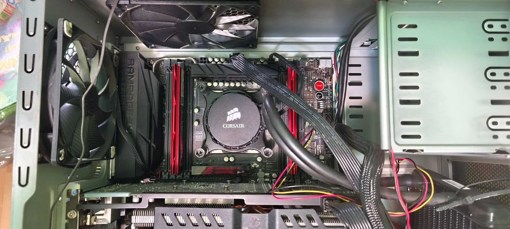 Unitate PC Young Timer Gaming - Asus Rampage IV Black Edition, i7-4960X Extreme, 16GB DDR3, Asus HD 6970 2GB, SSD 128 + 250Gb, Seasonic 850 Gold