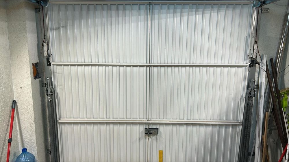 Демонтирана Гаражна врата