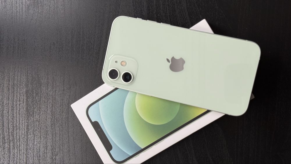 Срочно продам айфон 12