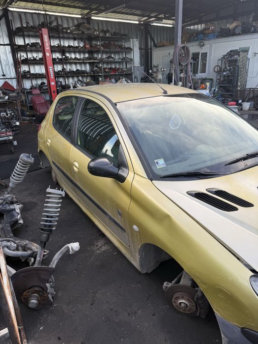 Пежо 206 1.4 бензин 75hp на части. Pejo 206 1.4i na chasti