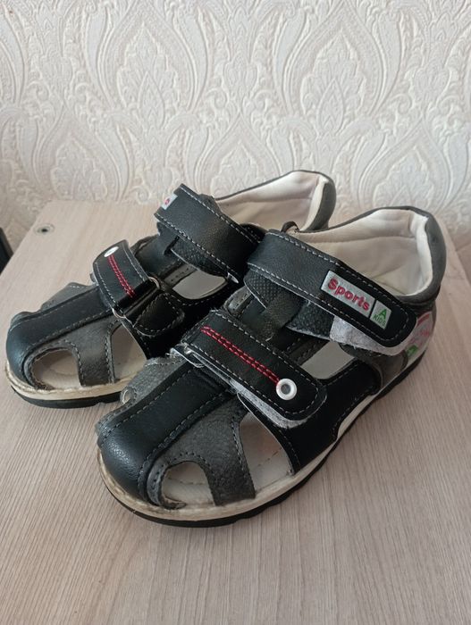 Продам детскую обувь