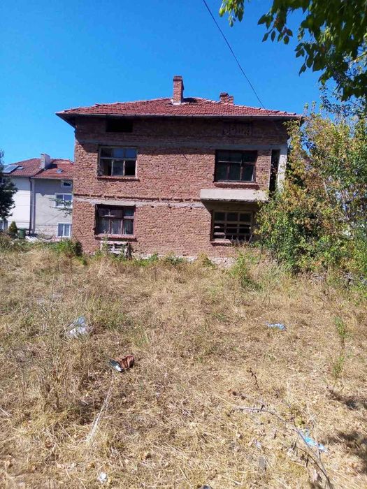 Продавам къща с двор в гр.Хаджидимово