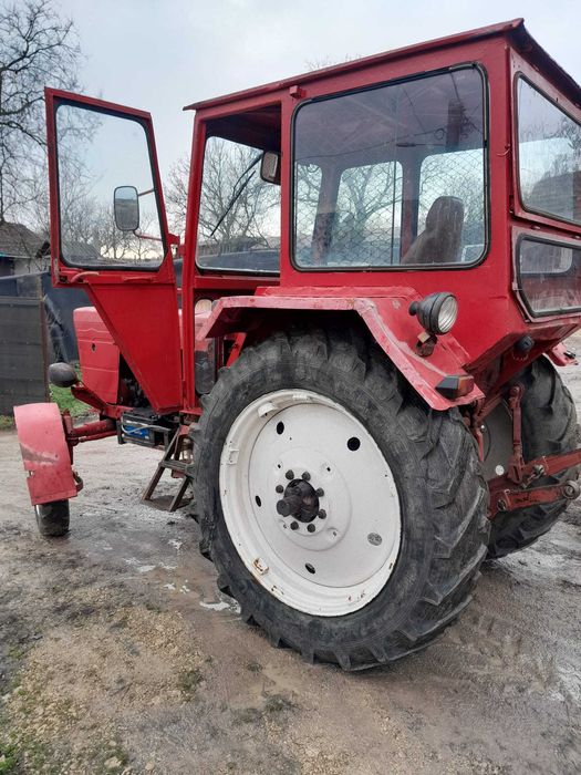 Vând tractor Belarus cu plug