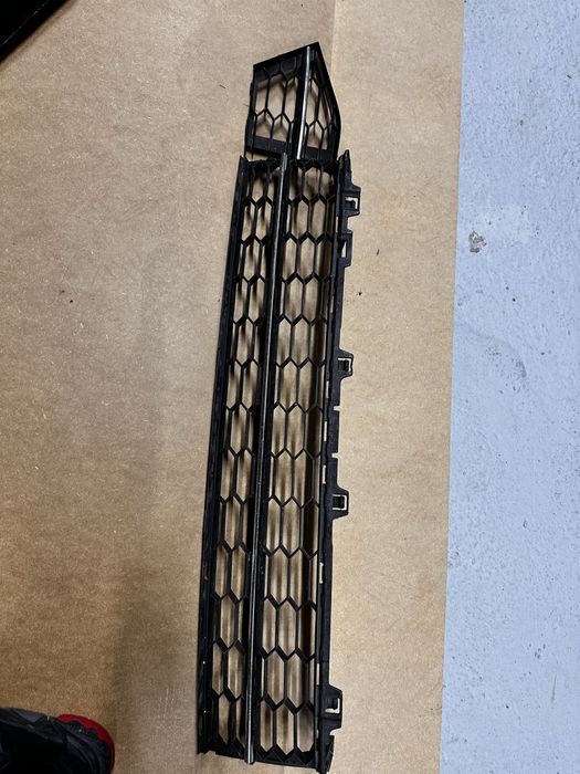 Grilă inferioară bară față skoda superb 3.