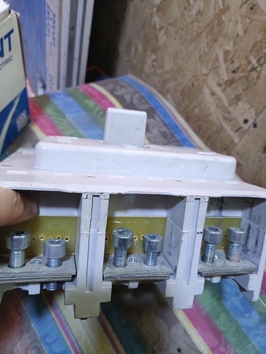 Продам Автомат 630А