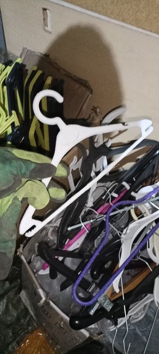 Продам вешалки разные