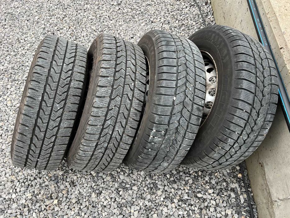 Джанти със зимни гуми Goodyear 215/65/15C DOT4324 oт бус Форд/Ford!!