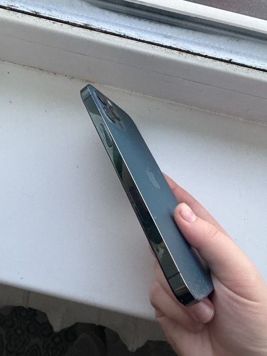 Продам Айфон 12про 256гб