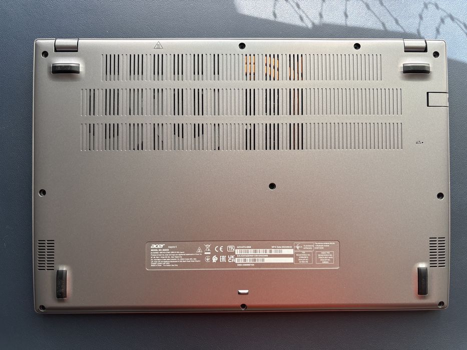 Продам ноутбук .