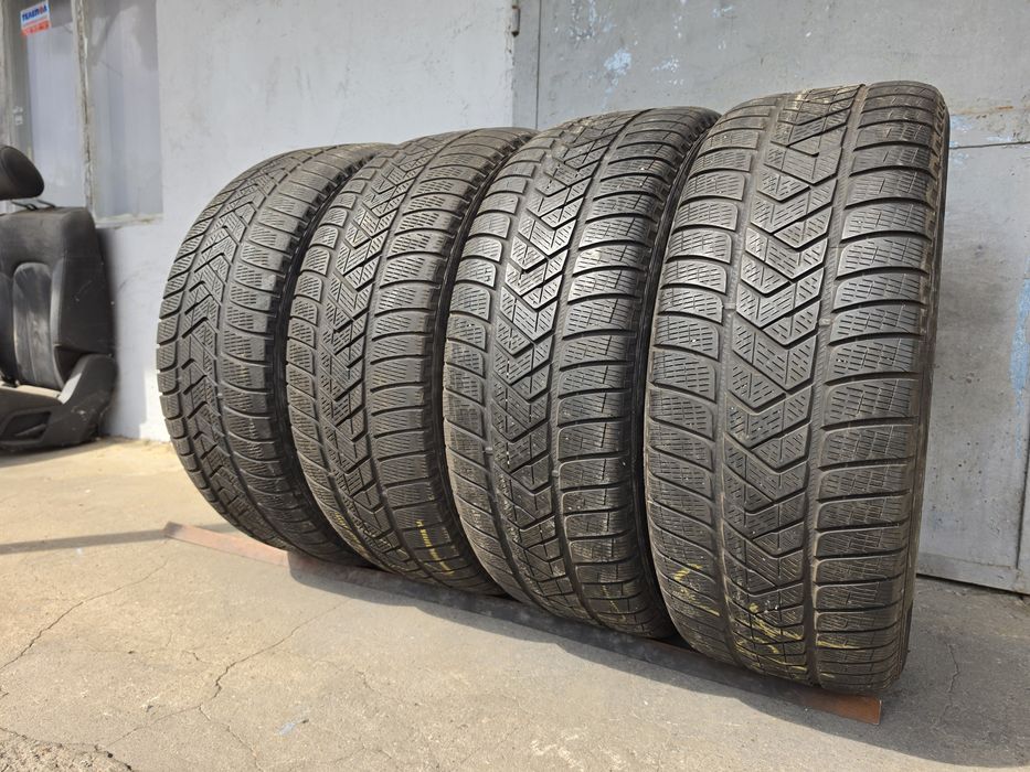 4 бр. зимни гуми 235/55/19 Pirelli MOE RSC  DOT 0318 4,5-5,5 mm