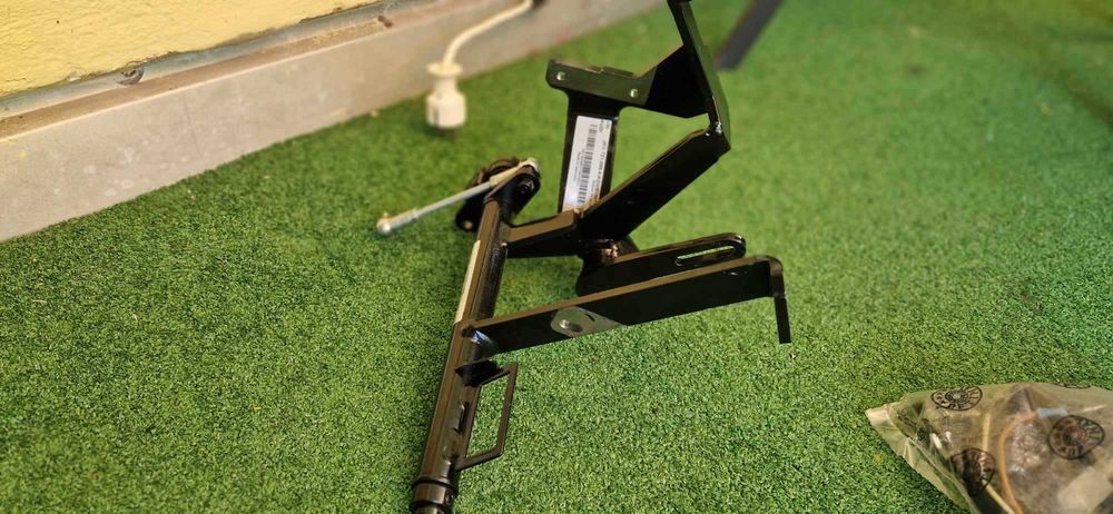 Set de pedale auxiliare (copilot) pentru instructaj auto.