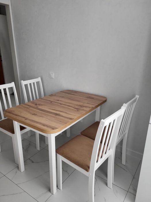 Продается стол со стульями для кухни