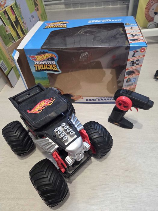 Mașină cu telecomandă Hot Wheels Monster Truck Bone Shaker ca NOUĂ