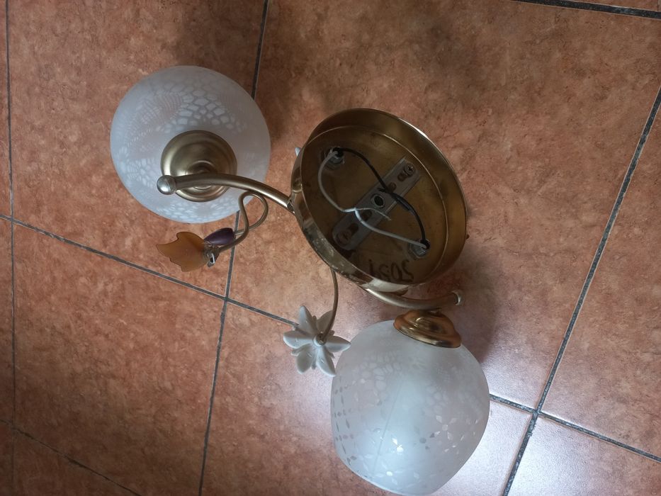 Продам   люстру хорошего