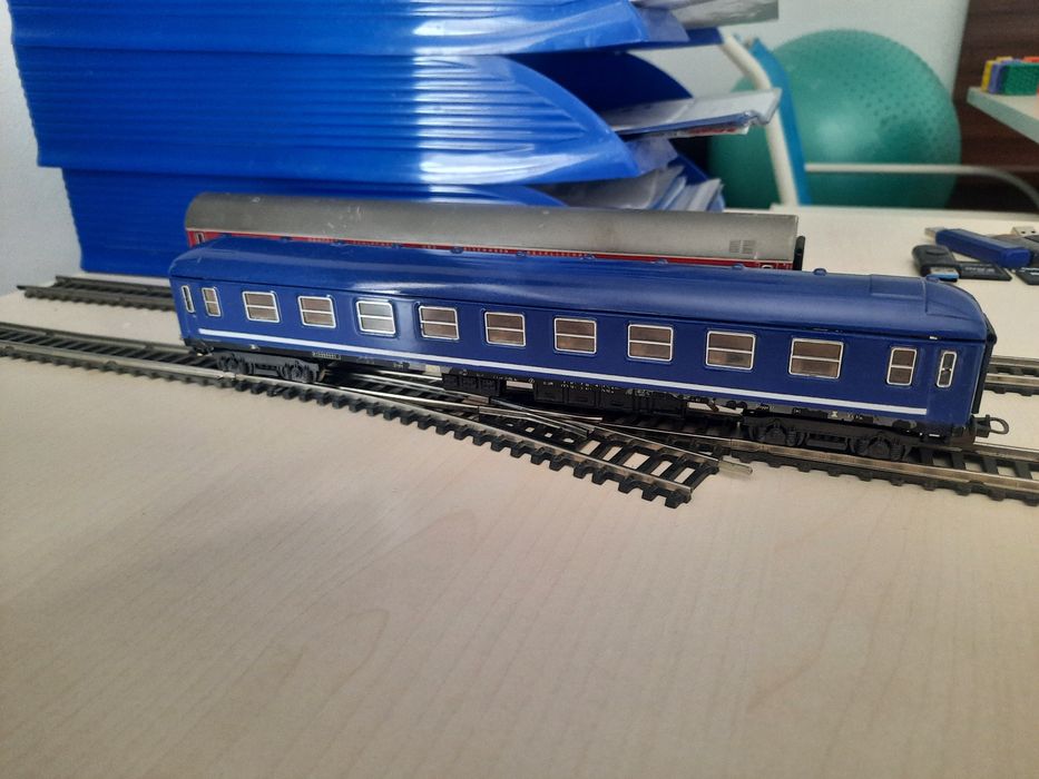 Oportunitate - Vagon bleumarin calatori similar tren rapid si accelerat  CFR  anii 2000